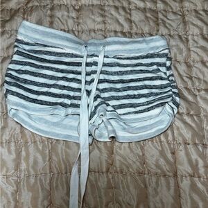 Tylie Malibu shirred rear bootie shorts xs